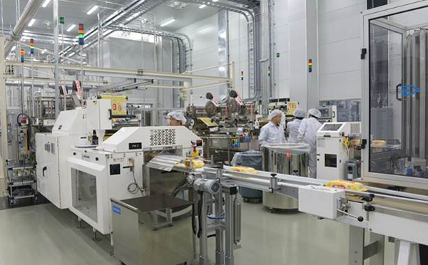 Máy móc gia công mỹ phẩm đóng một vai trò quan trọng trong công đoạn sản xuất